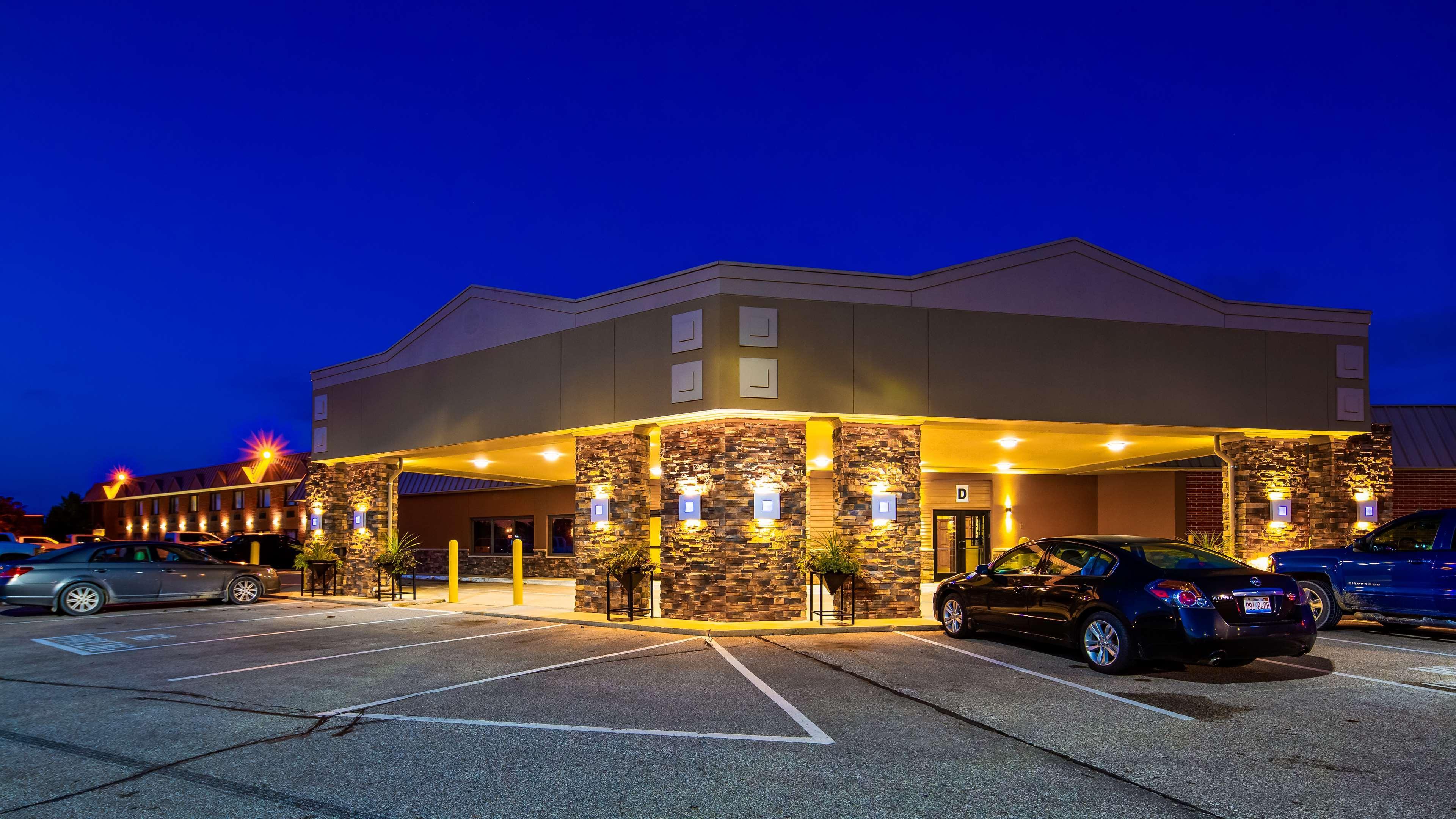 Crossroads Hotel & Event Center Форт-Додж Экстерьер фото