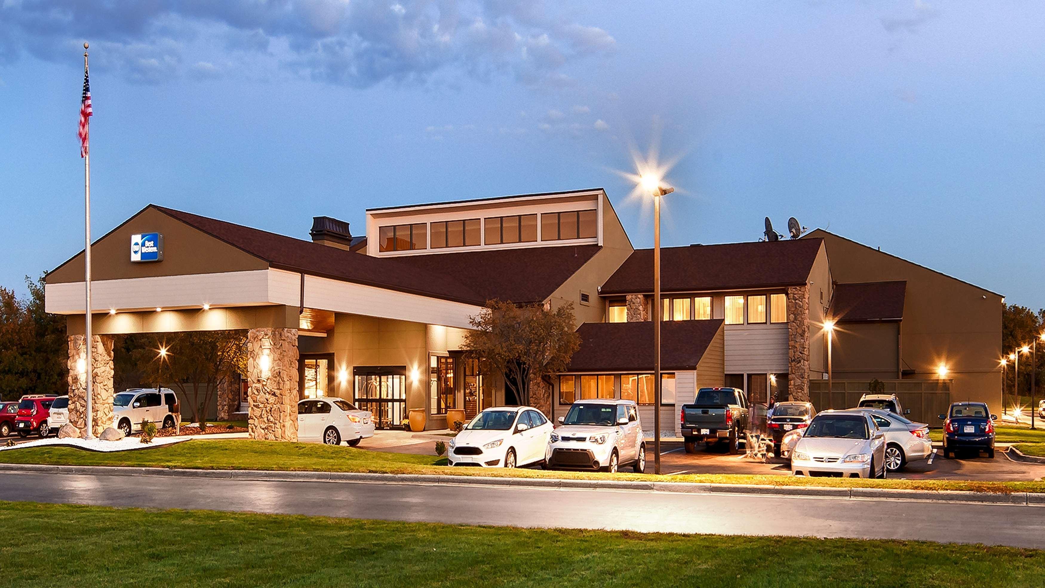 Crossroads Hotel & Event Center Форт-Додж Экстерьер фото